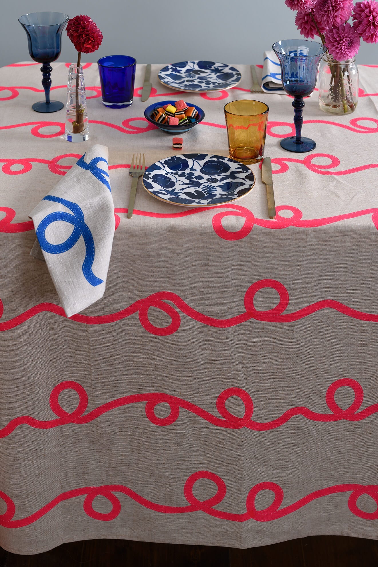 Stitches Neon pink Medium 250cm x 145cm